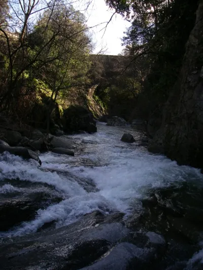 La mini-gorge qui précède la chute en 5+, défense de s'engager car les sorties sont impossibles à ce niveau /!\